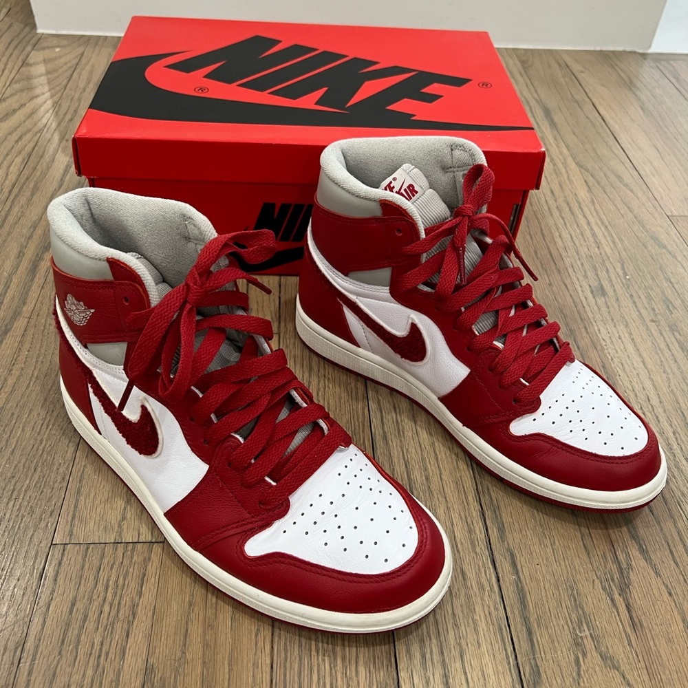 Air Jordan 1 High OG WMNS Newstalgia (Varsity Red)